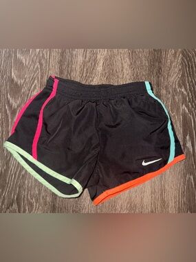 Girls Nike shorts 4T